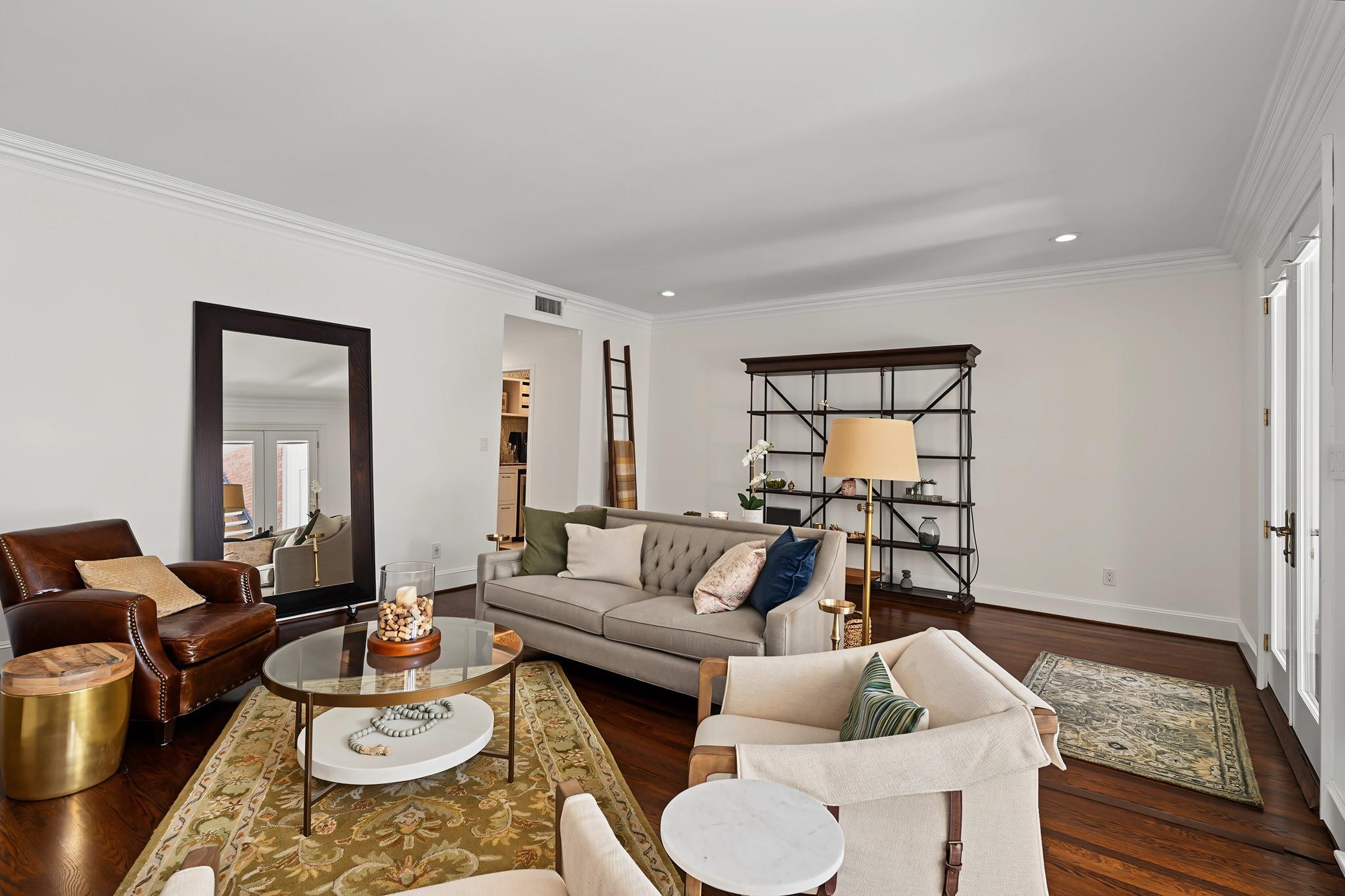 2216 Amberly Court