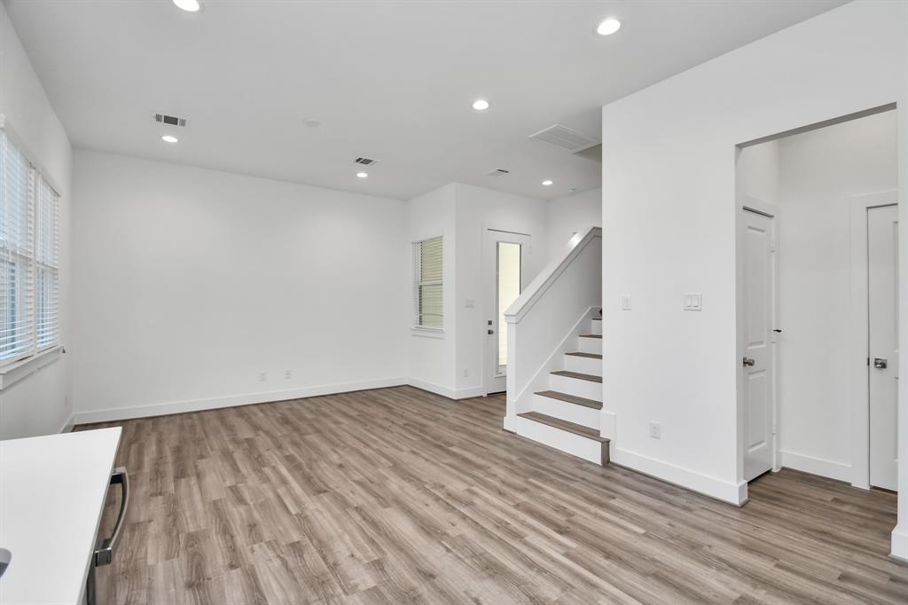 9028 Laverne Laurel Lane
