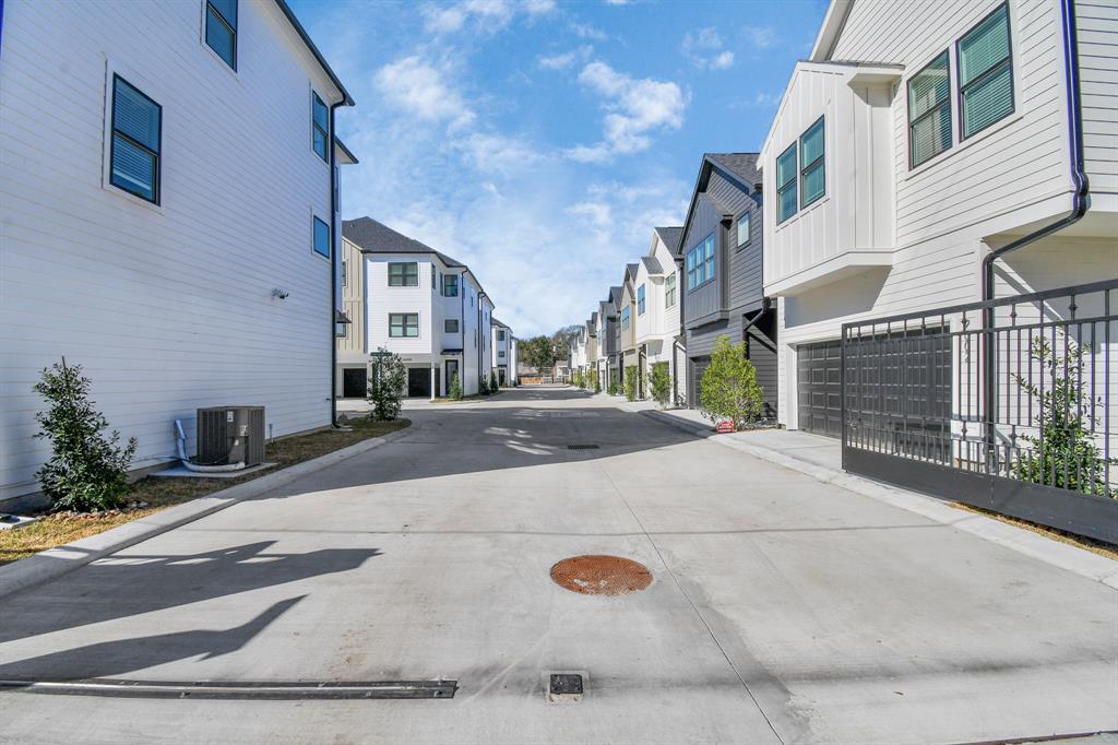 9028 Laverne Laurel Lane