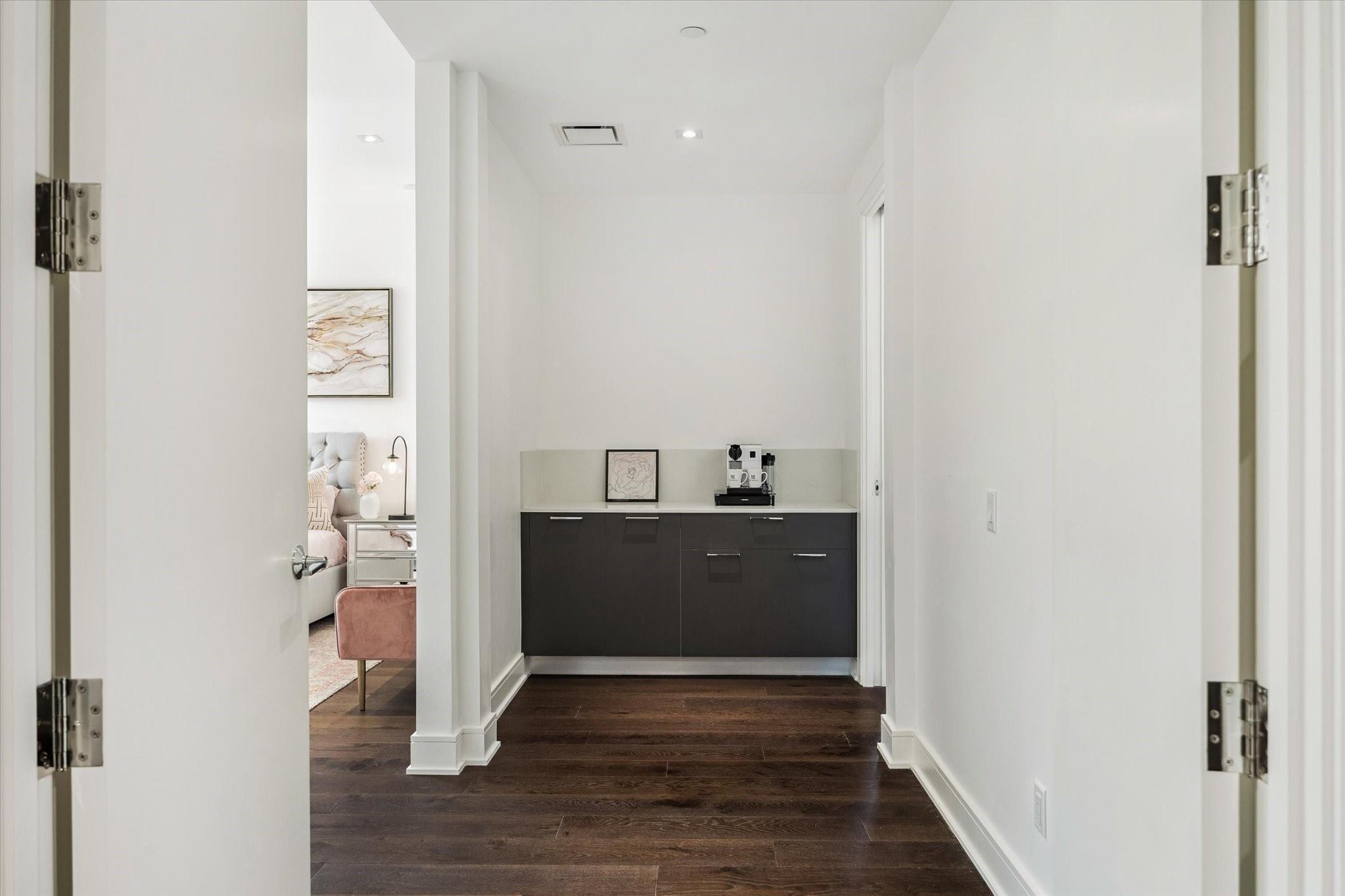 5104 Caroline Street # 202