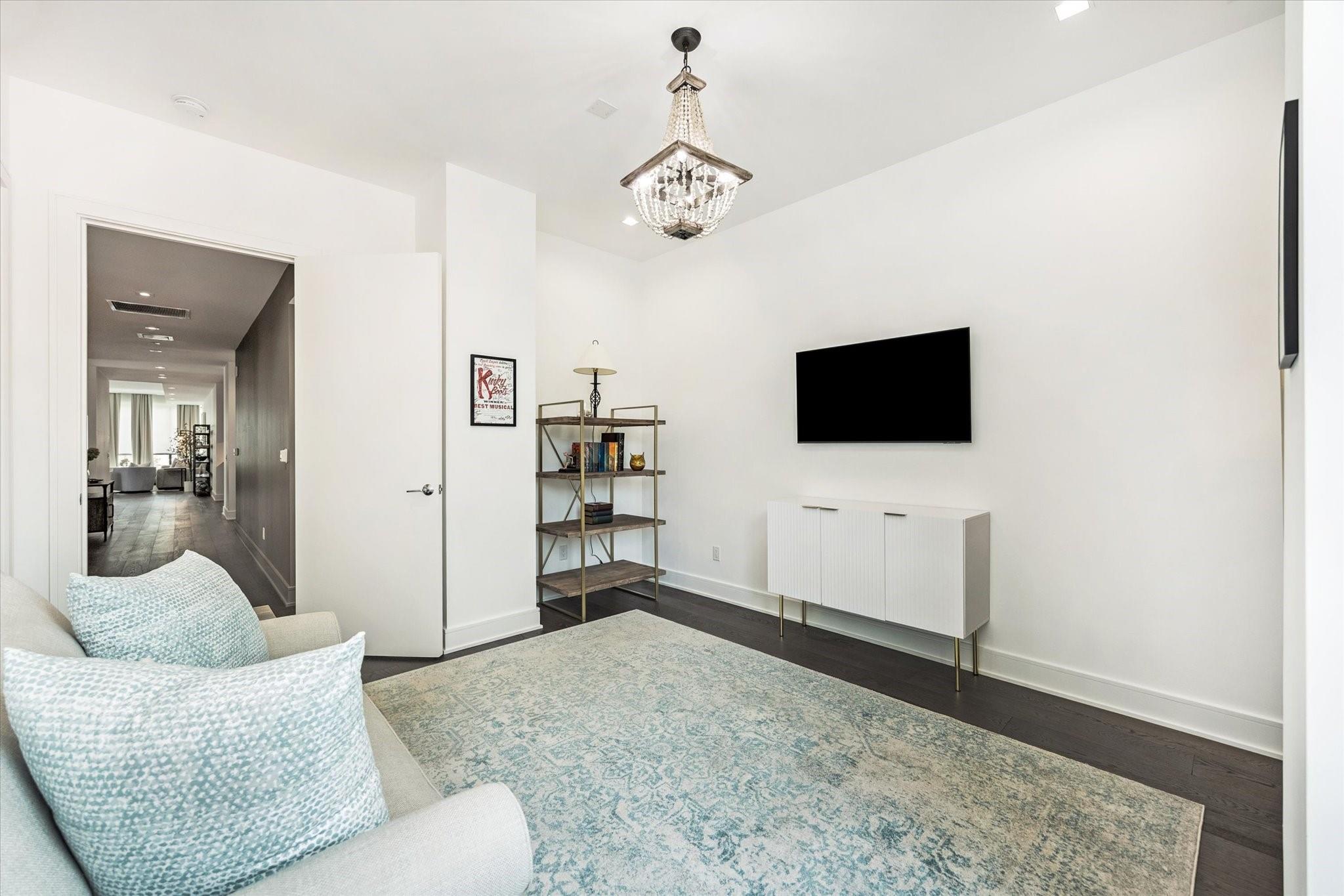5104 Caroline Street # 202