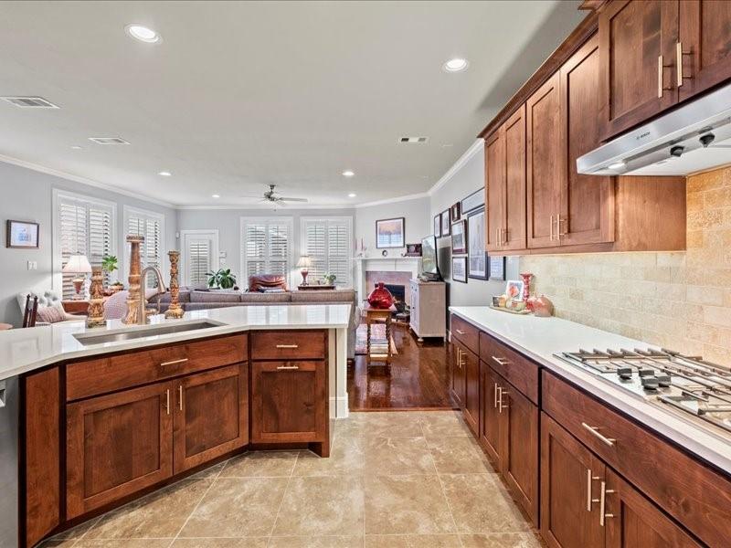 828 W 21st Street