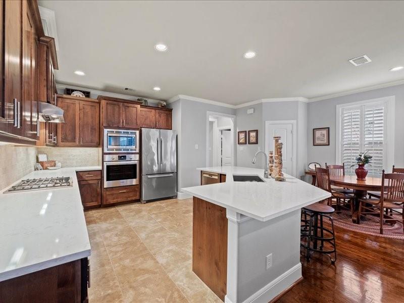 828 W 21st Street
