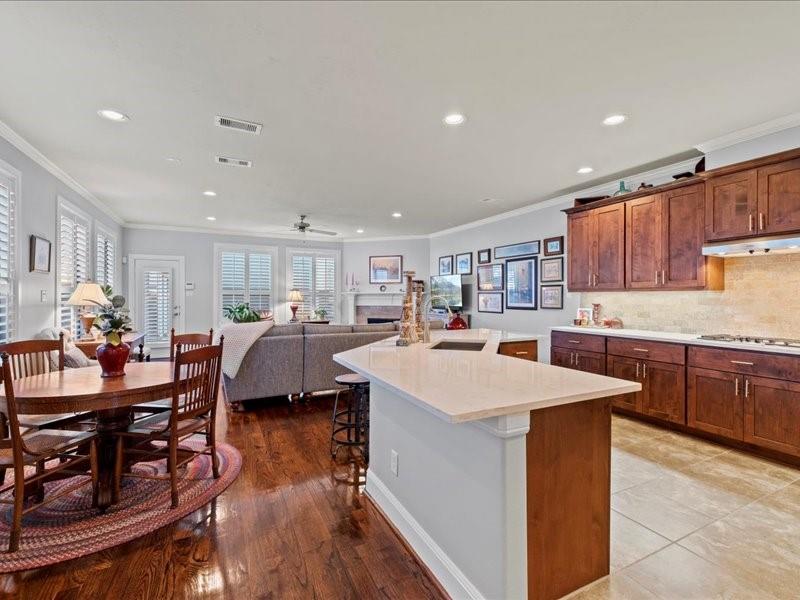 828 W 21st Street