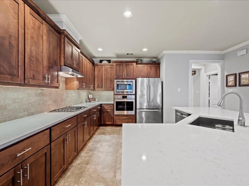 828 W 21st Street