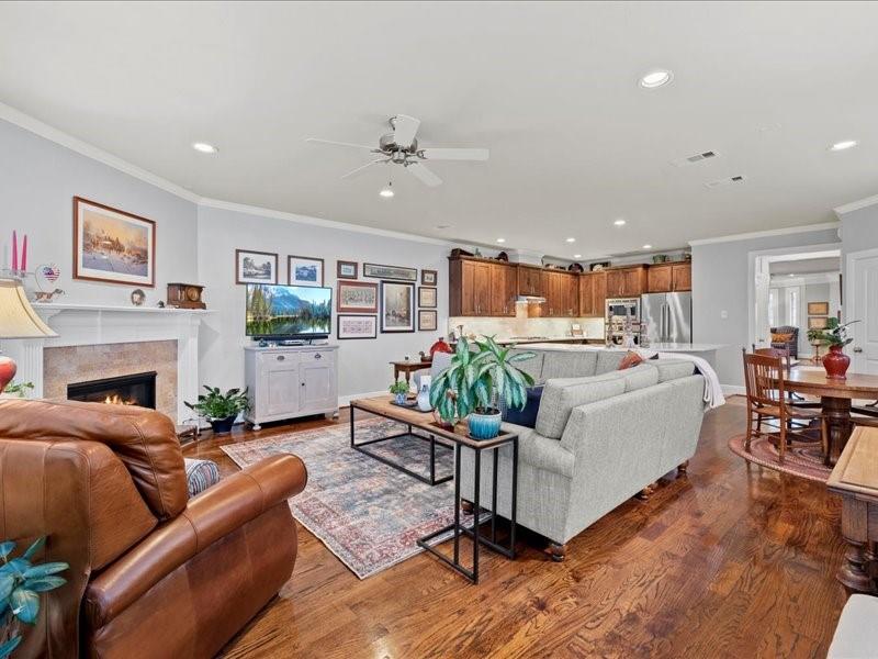 828 W 21st Street