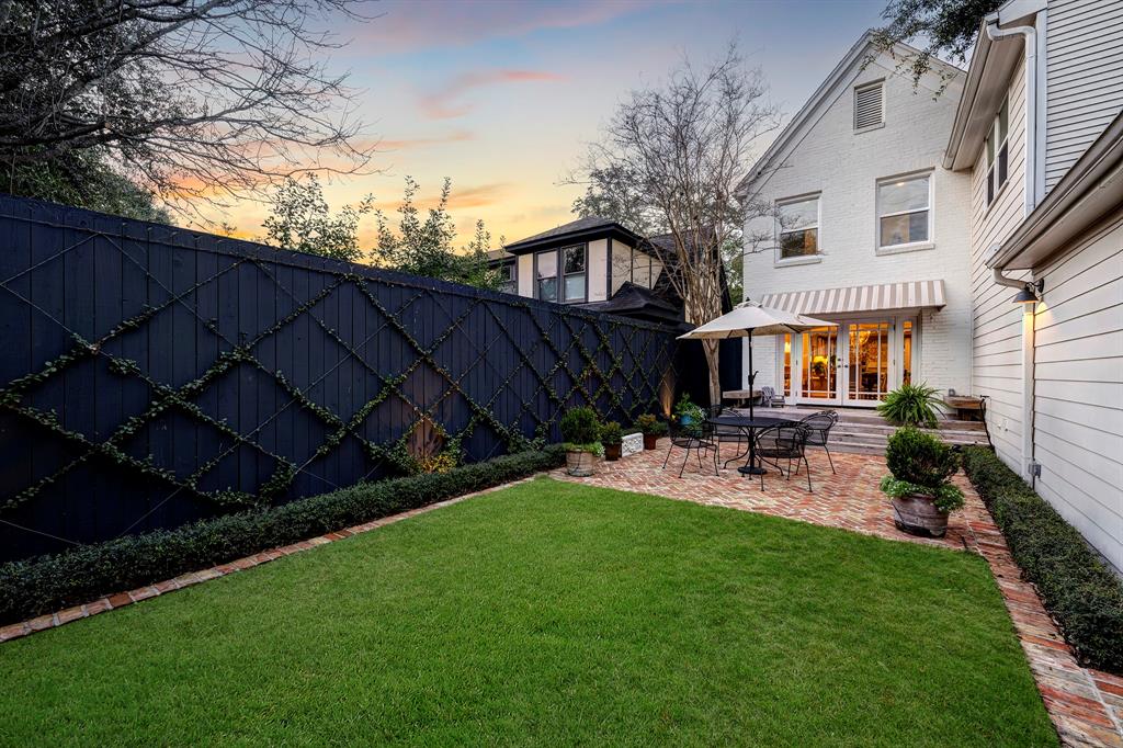 2201 South Boulevard