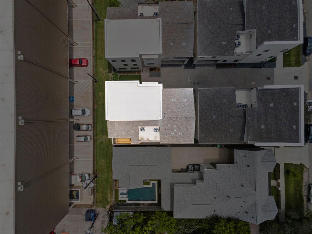 733 E 10th 1/2 Street
