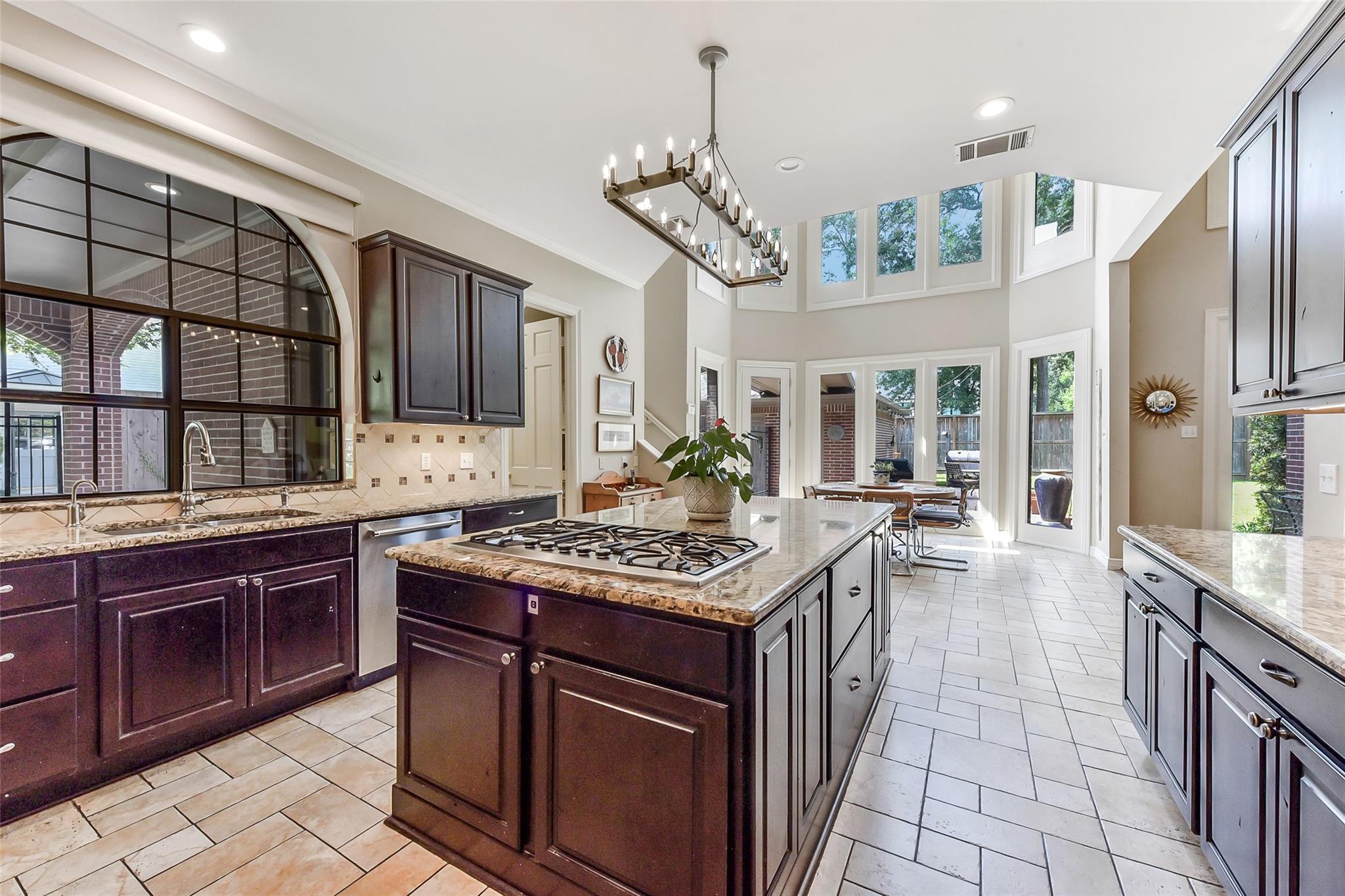 6 Woodsborough Circle