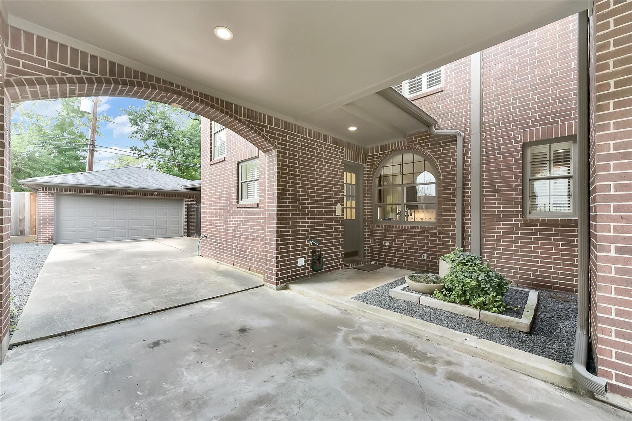 6 Woodsborough Circle