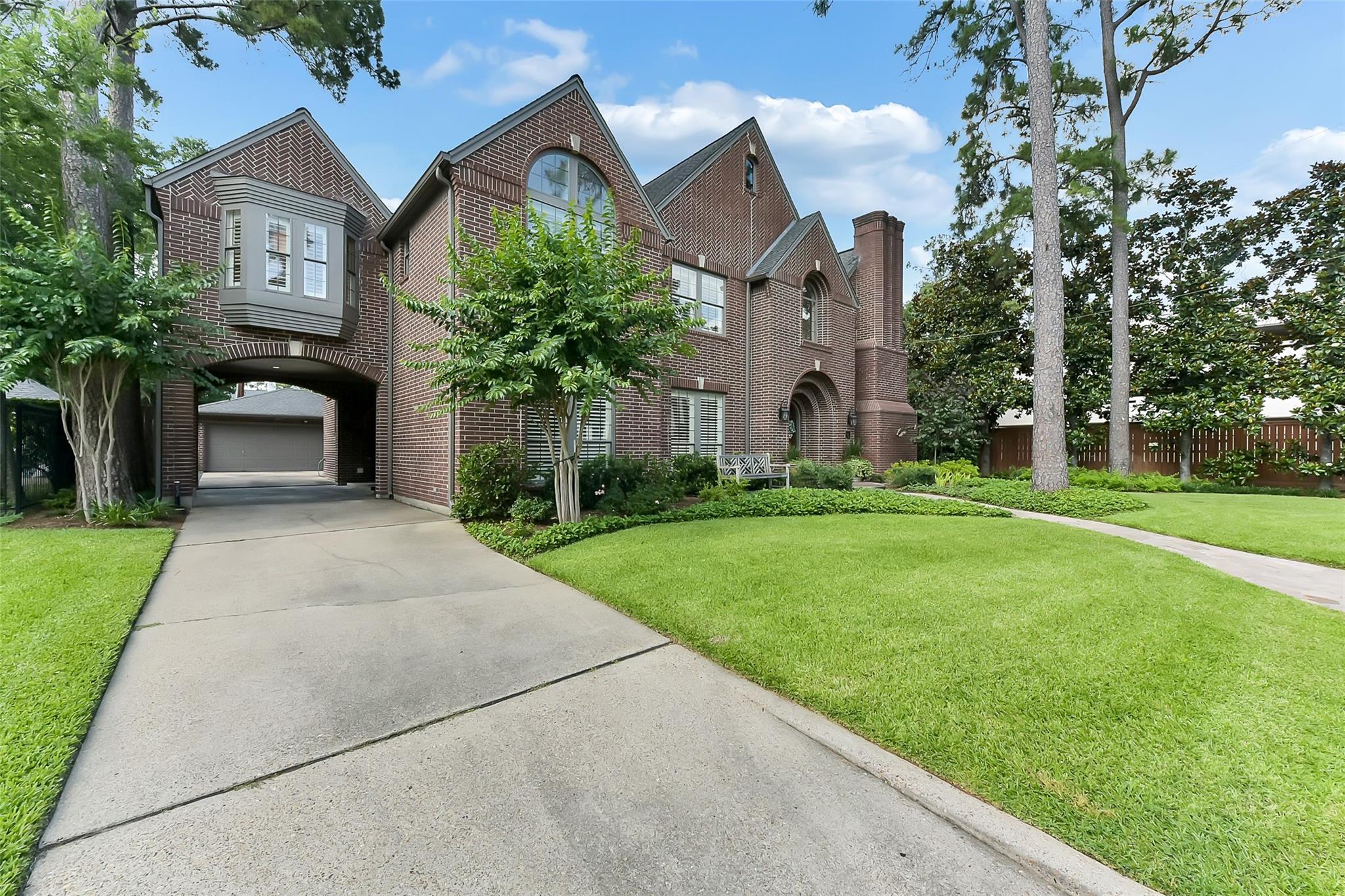 6 Woodsborough Circle