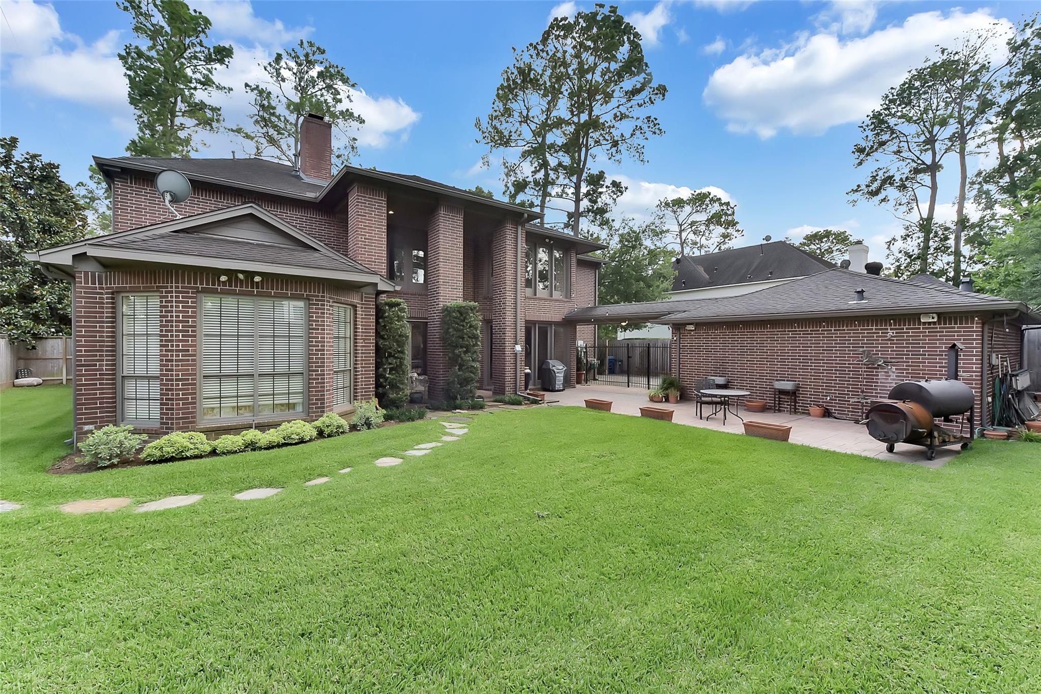 6 Woodsborough Circle