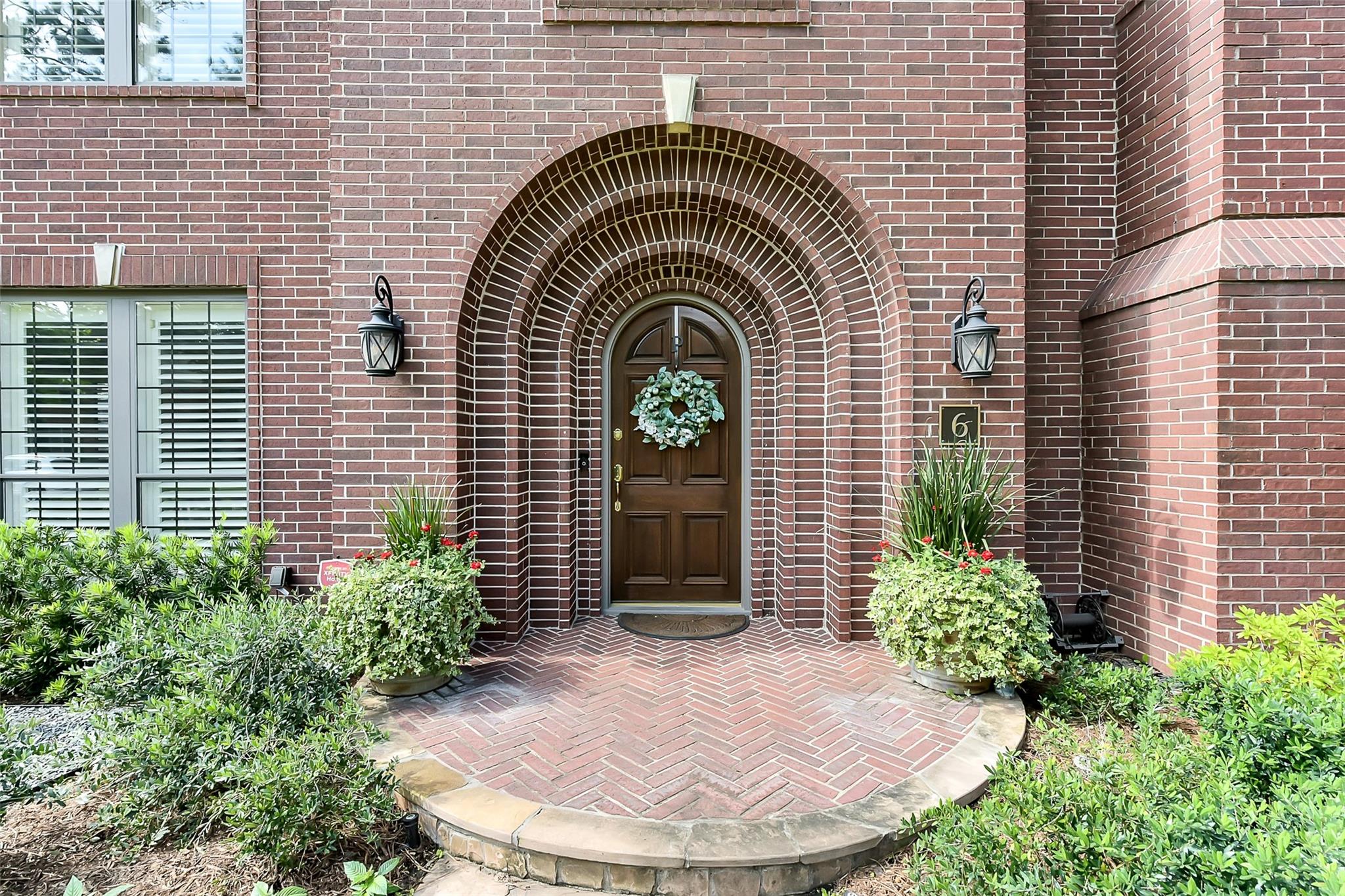 6 Woodsborough Circle