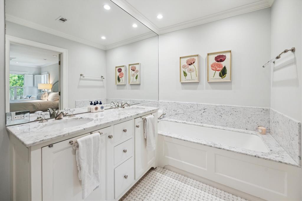 3032 Locke Lane