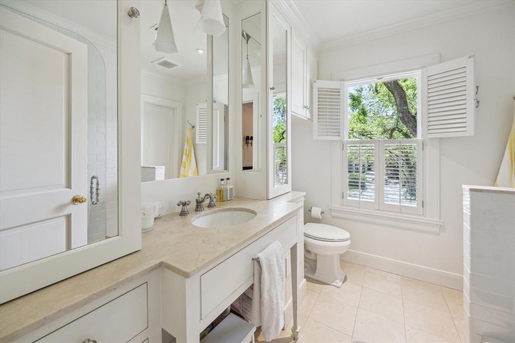 3032 Locke Lane