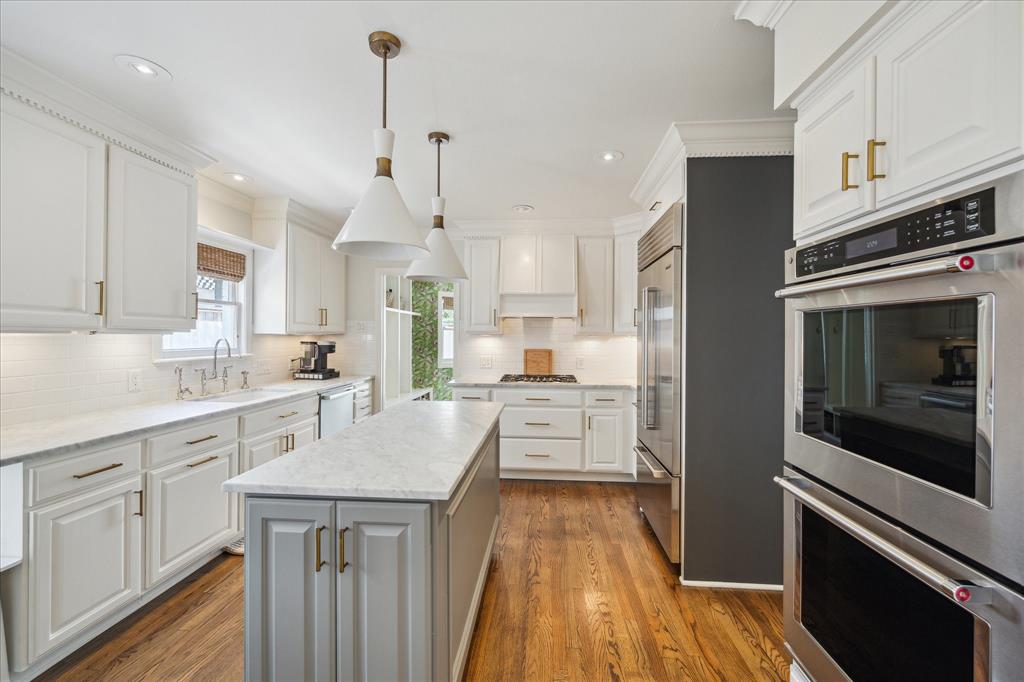 3032 Locke Lane