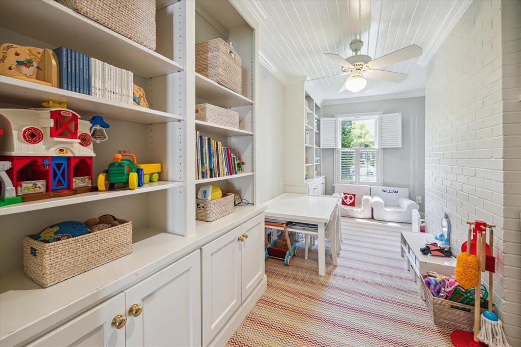 3032 Locke Lane