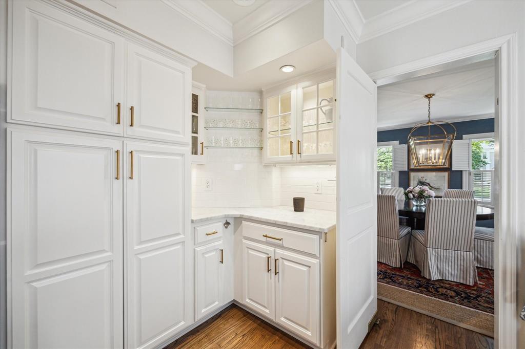 3032 Locke Lane