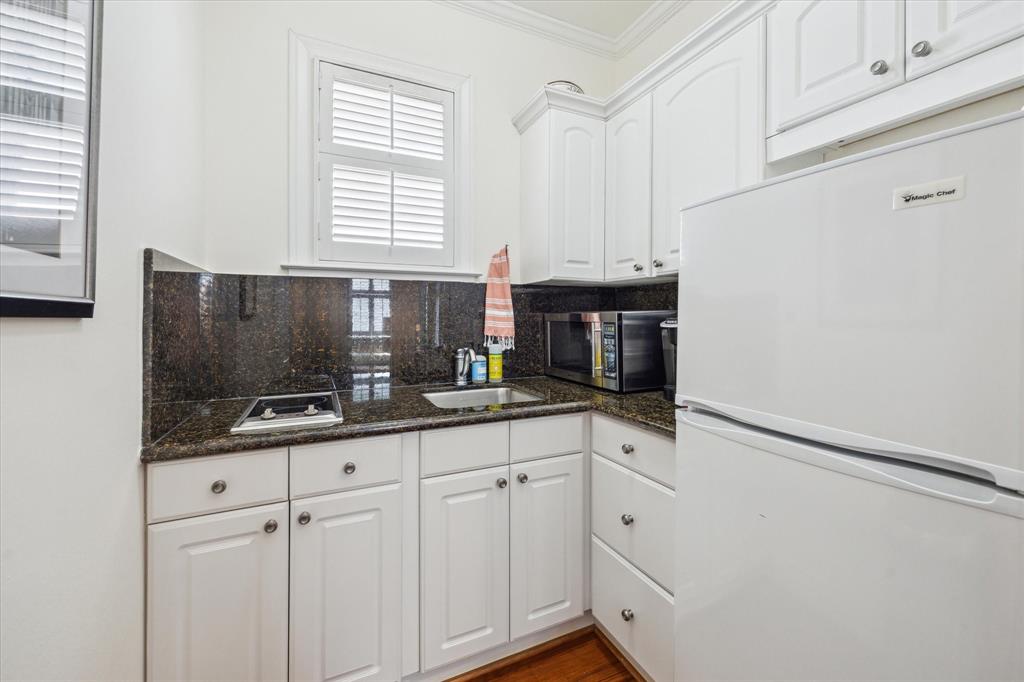 3032 Locke Lane