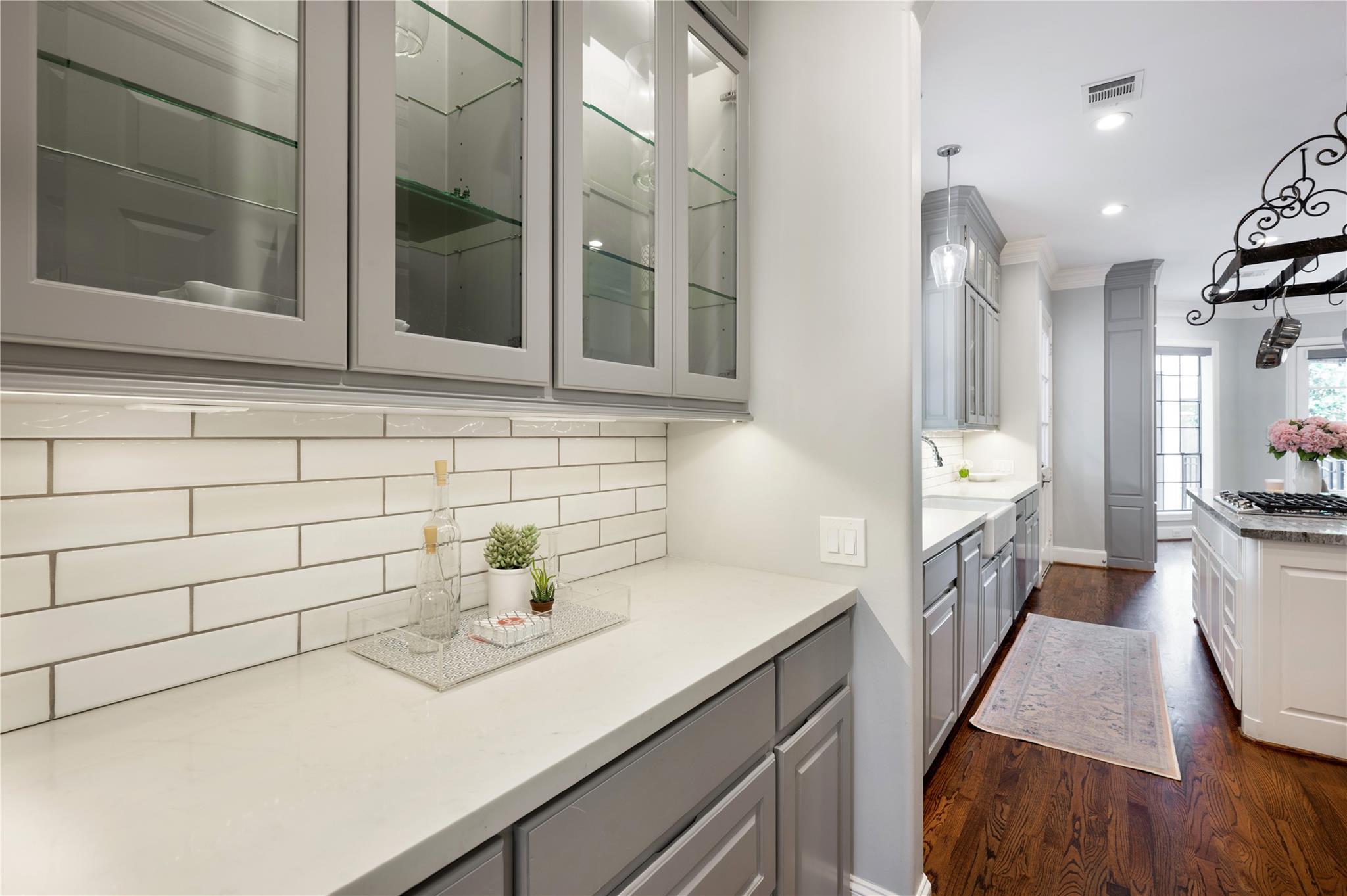 4906 Wedgewood Drive