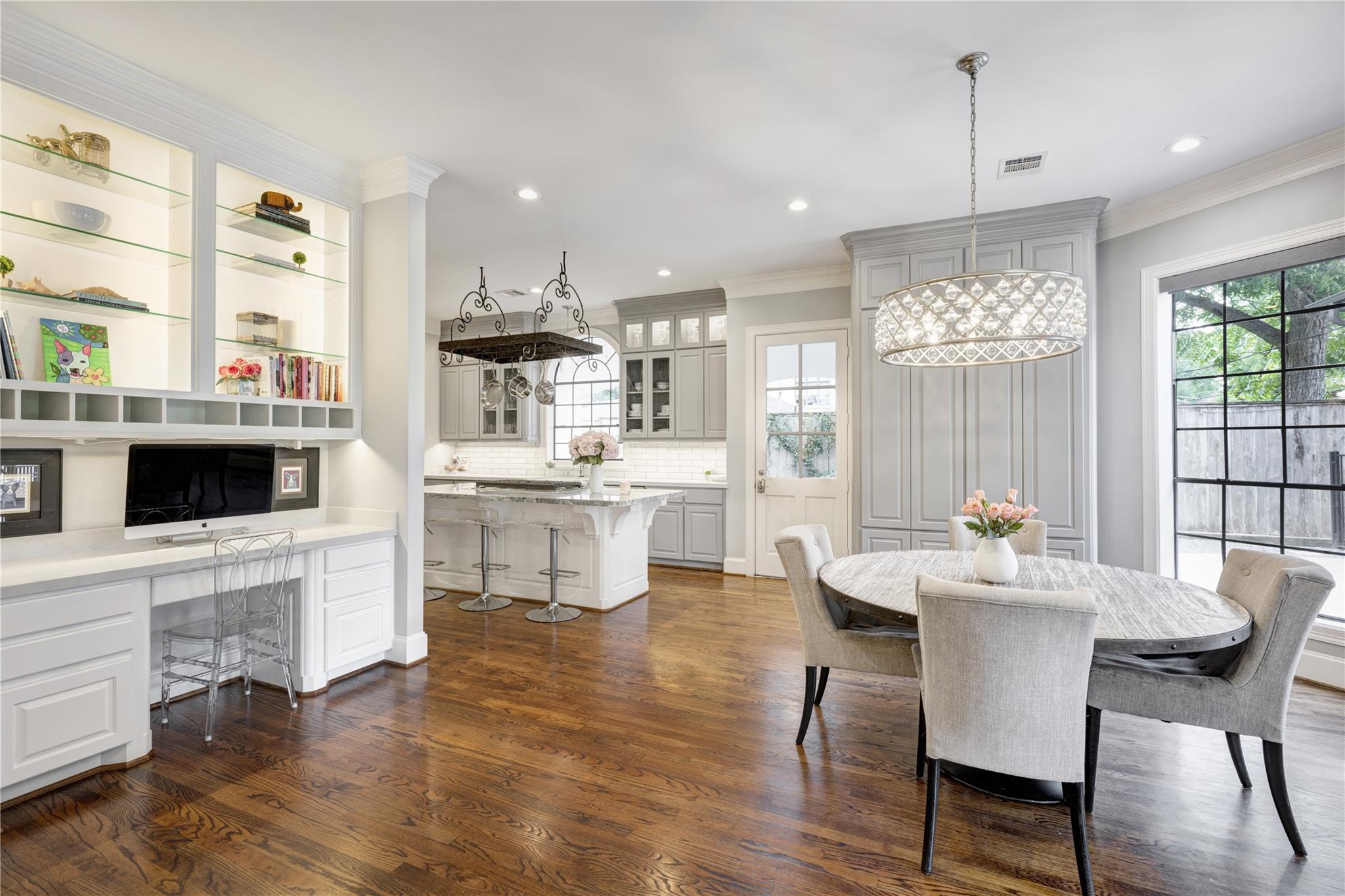 4906 Wedgewood Drive