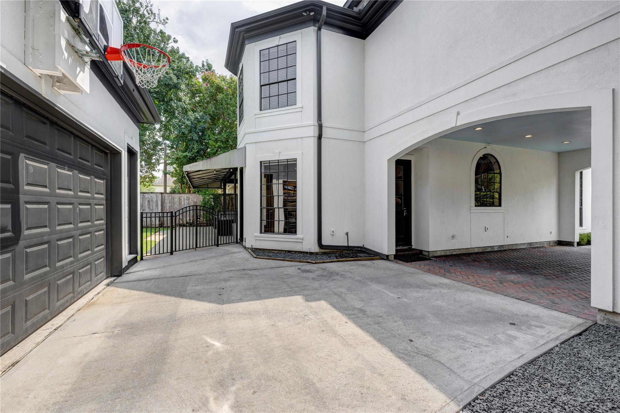 4906 Wedgewood Drive