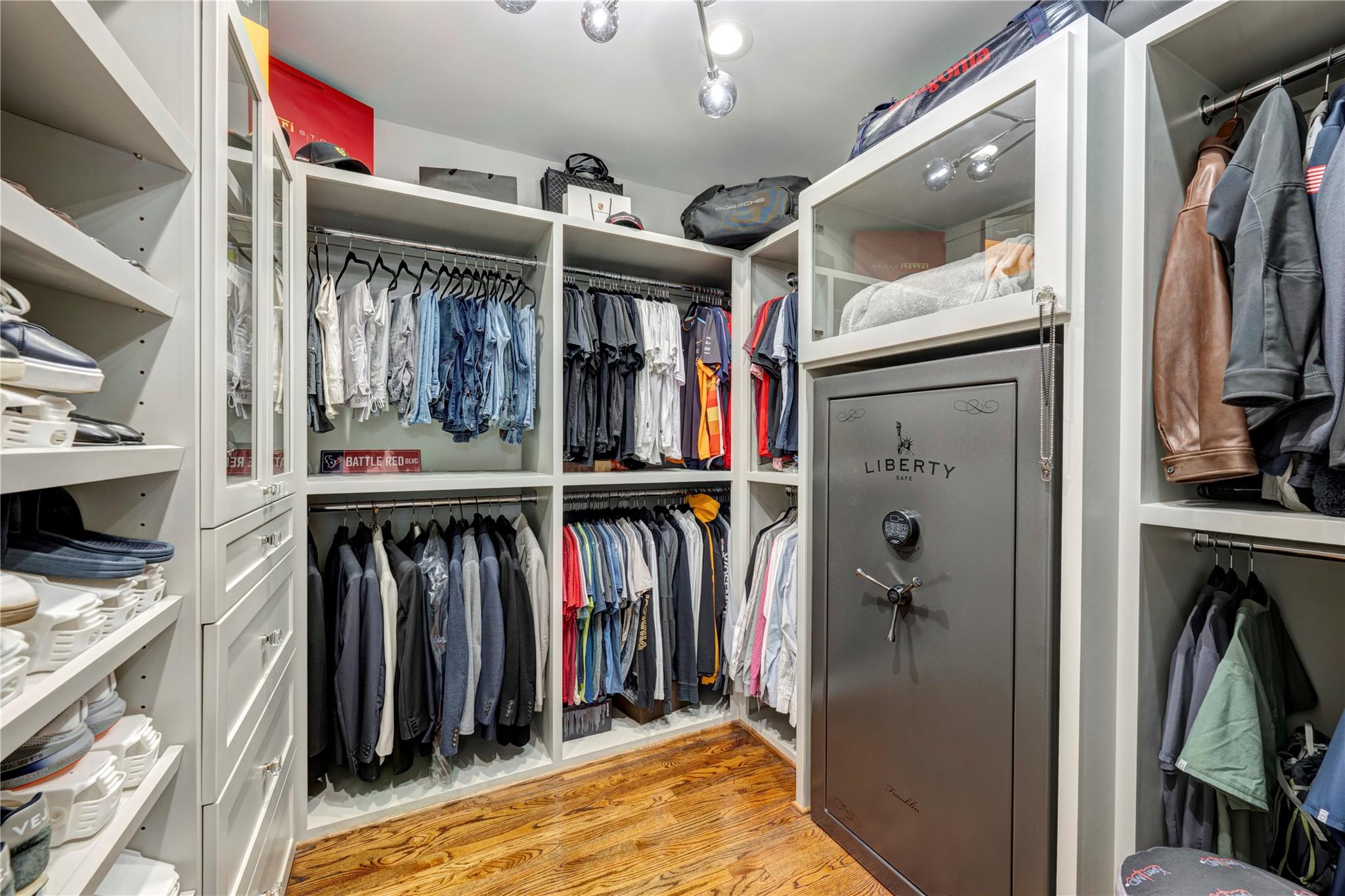 4906 Wedgewood Drive