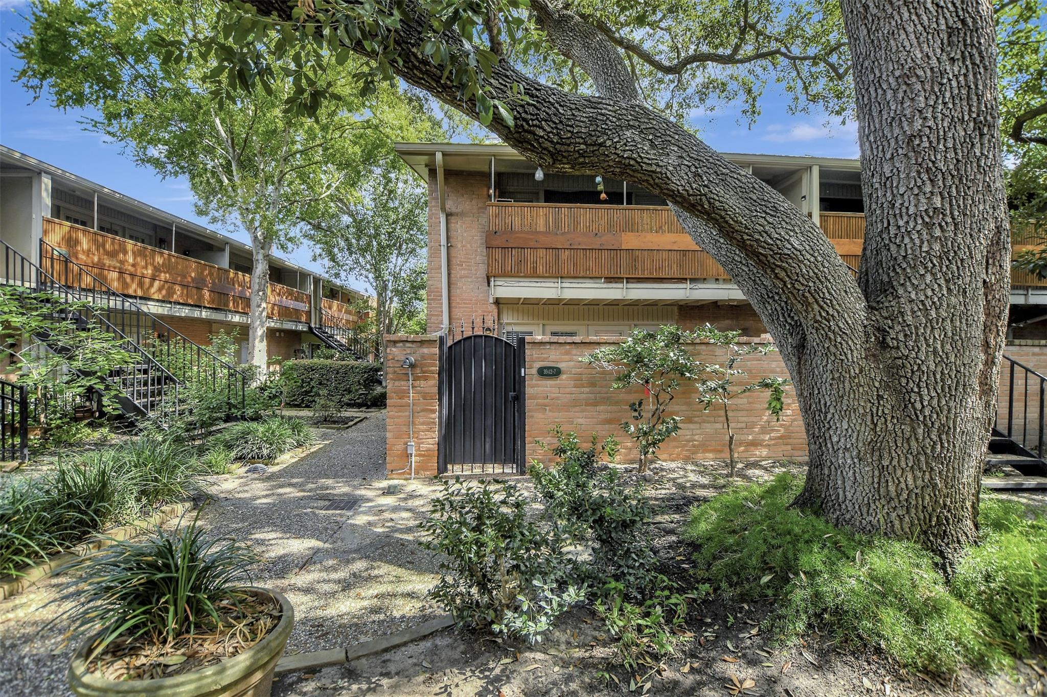 3942 W Alabama Street # 7