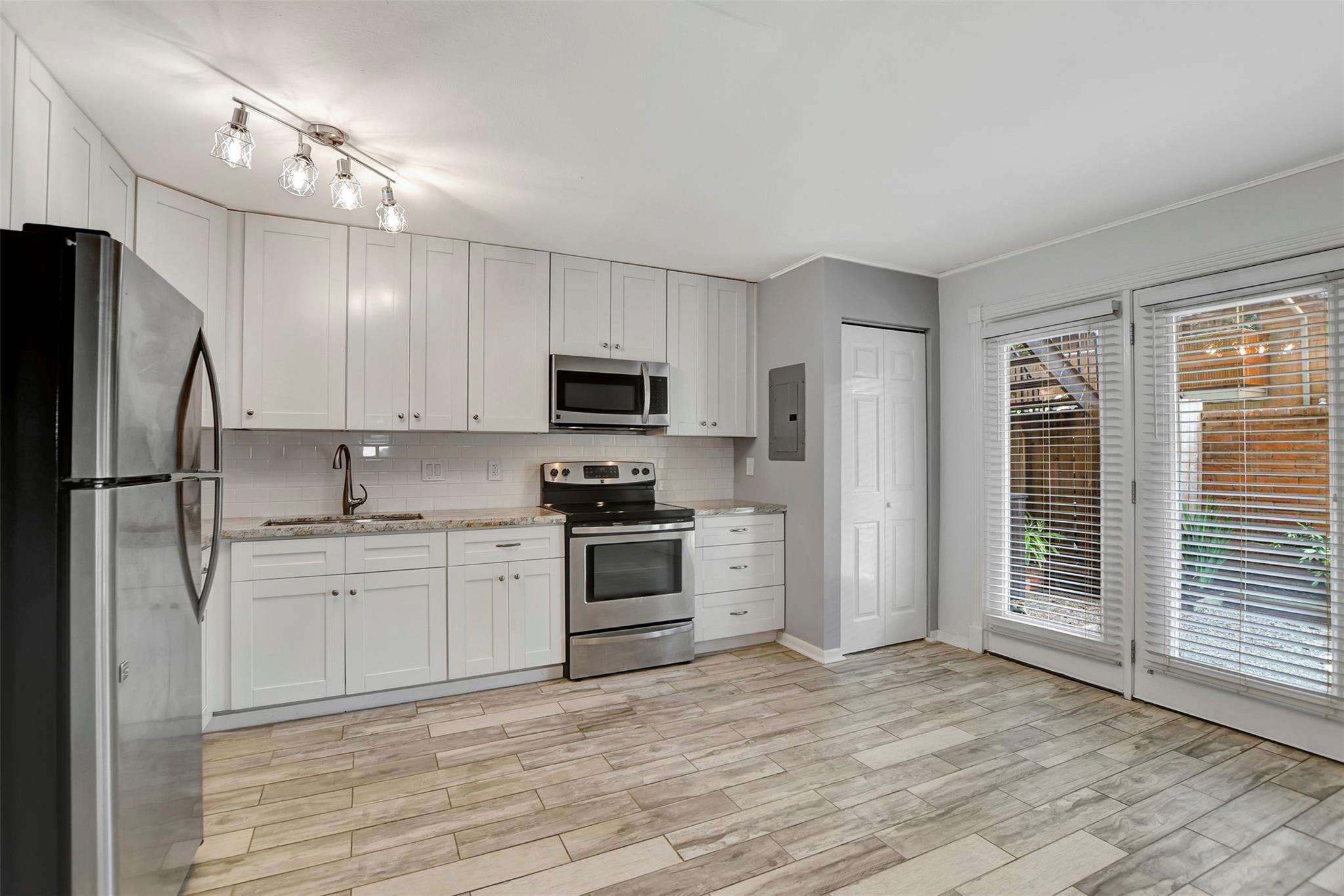3942 W Alabama Street # 7
