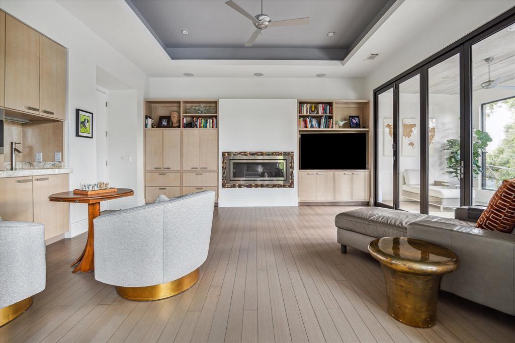 2002 Dunstan Road