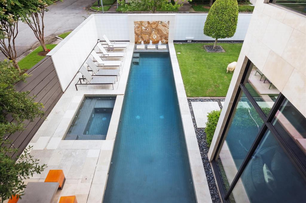 2002 Dunstan Road
