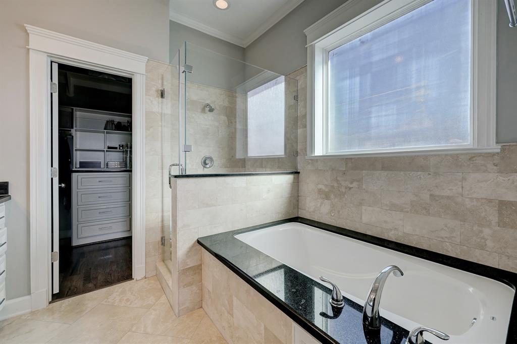 1437 W 25th Street