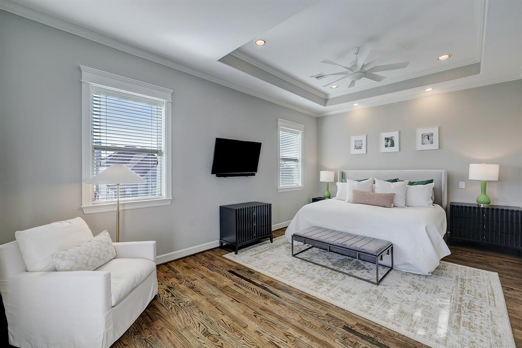 1437 W 25th Street