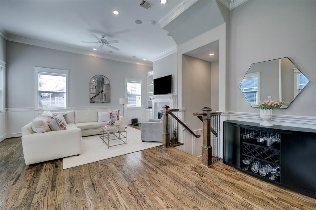 1437 W 25th Street