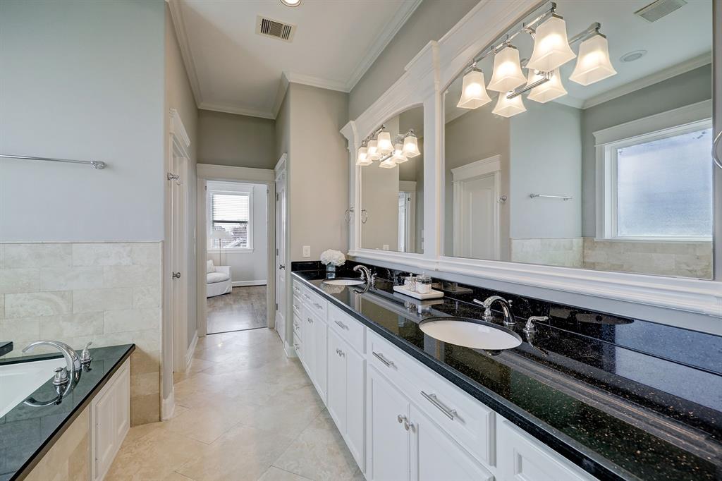 1437 W 25th Street