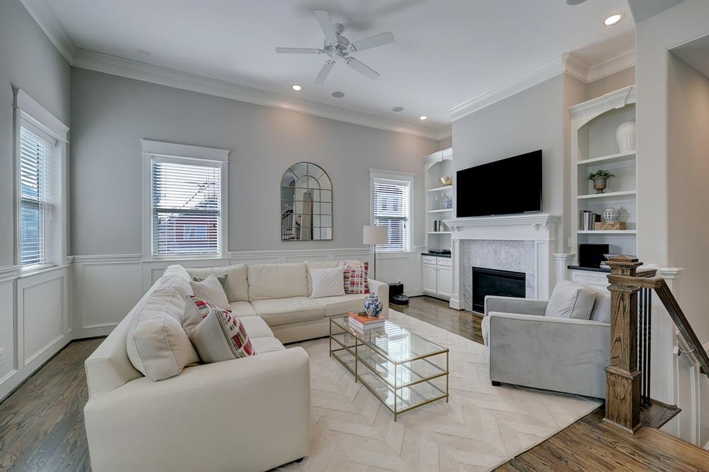 1437 W 25th Street