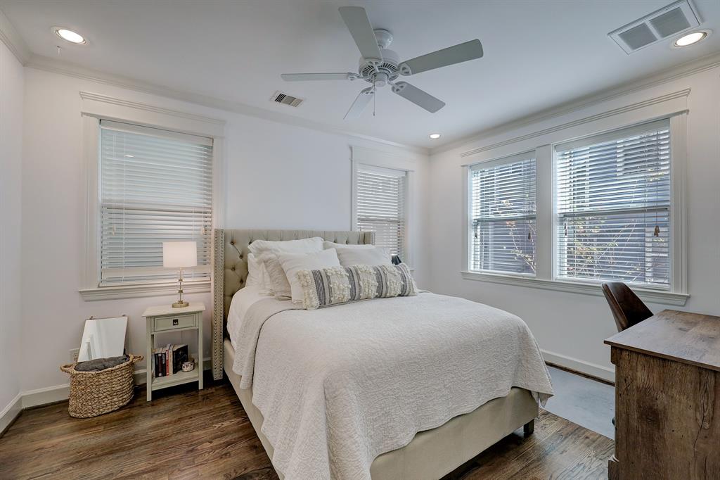 1437 W 25th Street