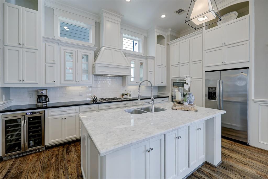 1437 W 25th Street