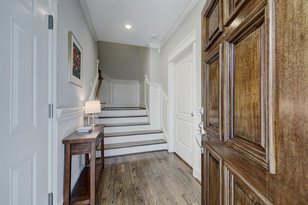 1437 W 25th Street