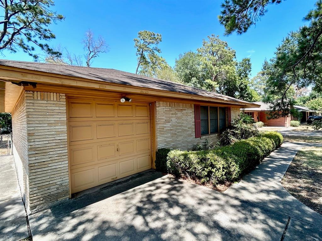 2318 Lamonte Lane