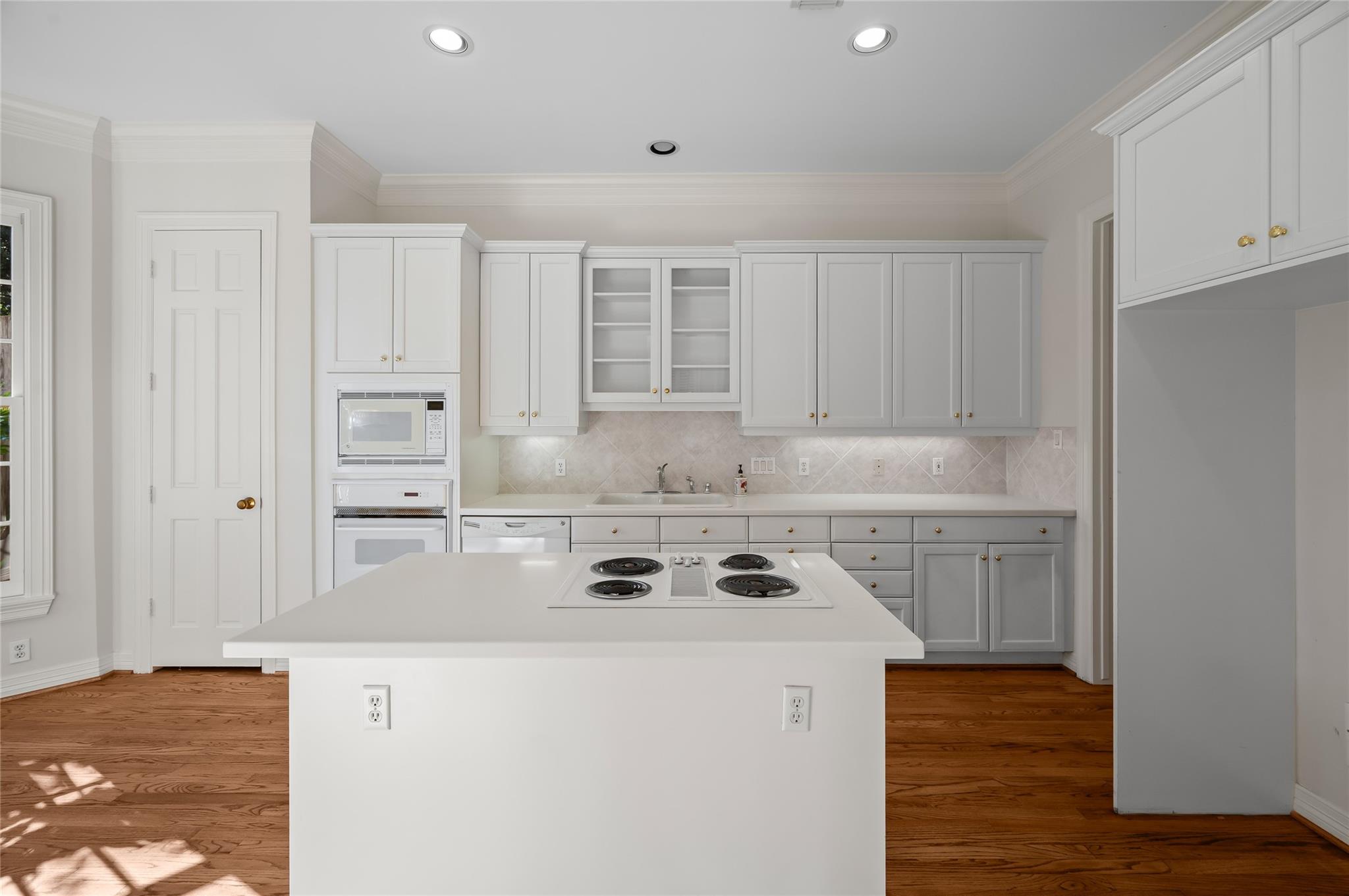 3245 Maroneal Street