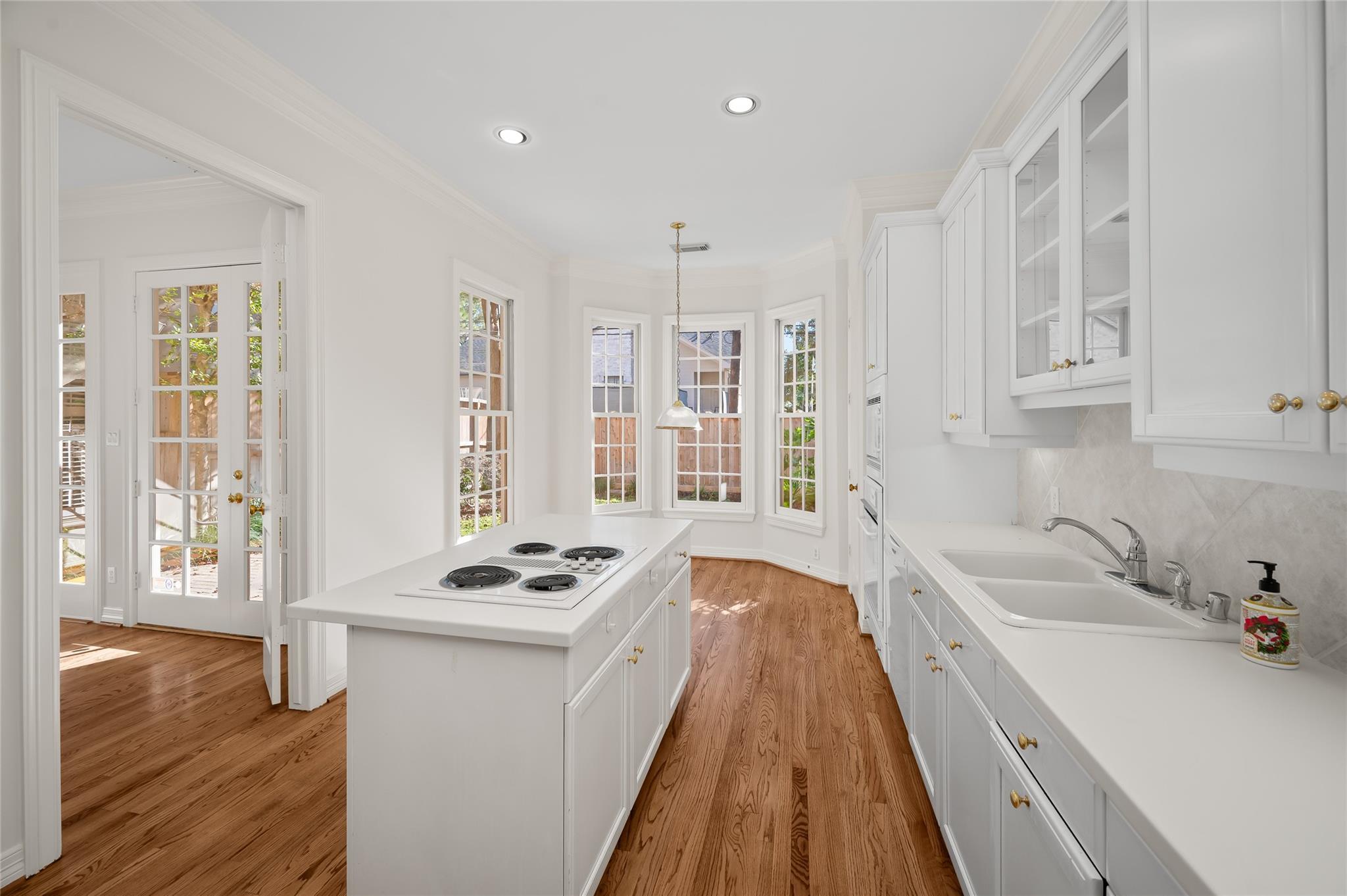 3245 Maroneal Street