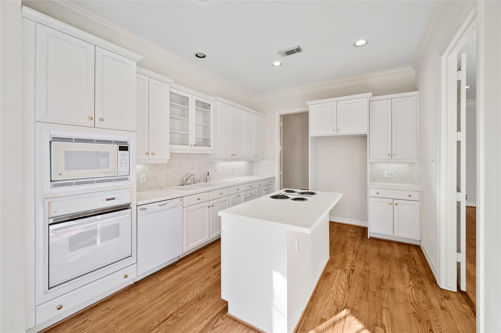 3245 Maroneal Street