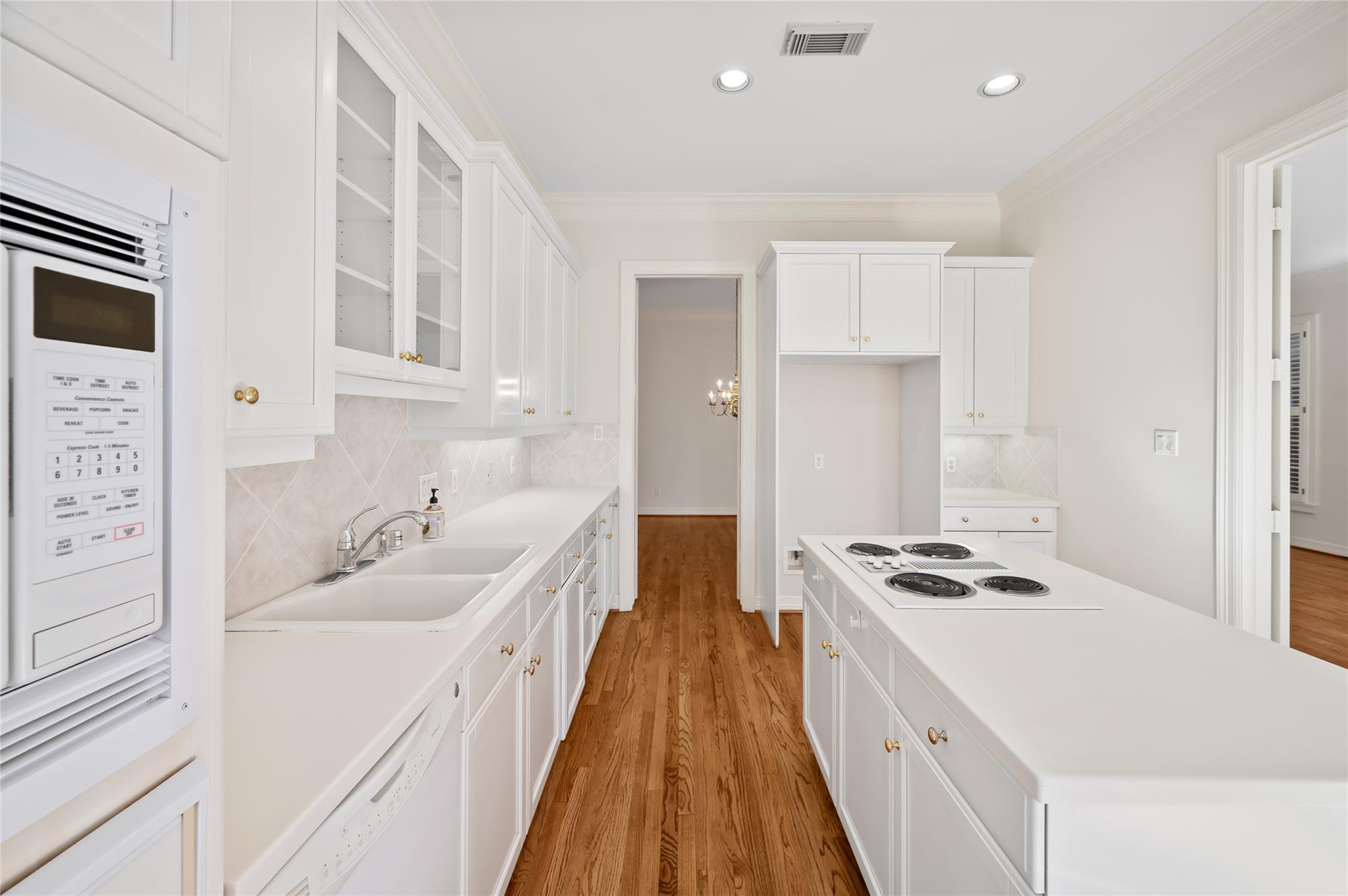 3245 Maroneal Street