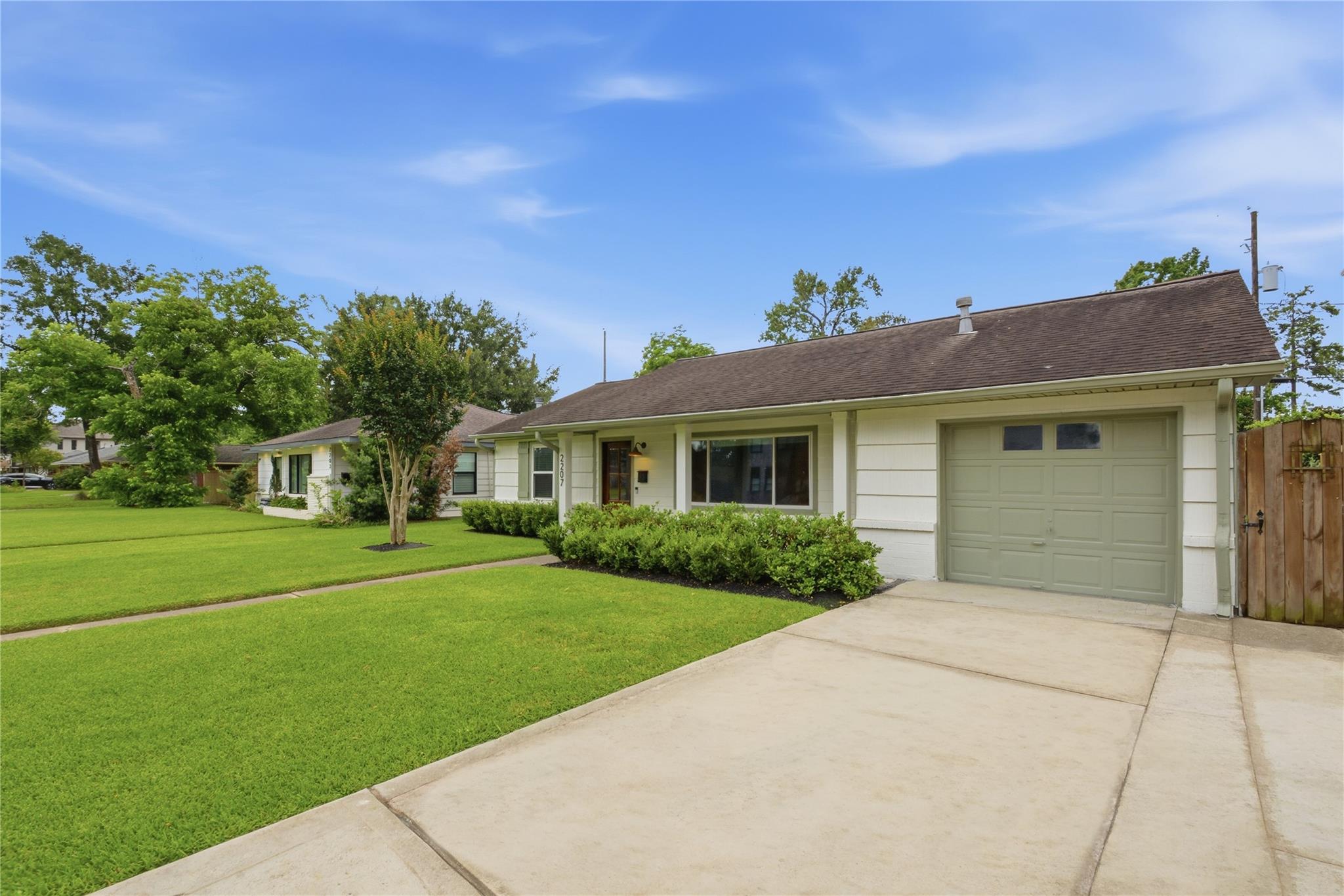 2207 Saxon Drive