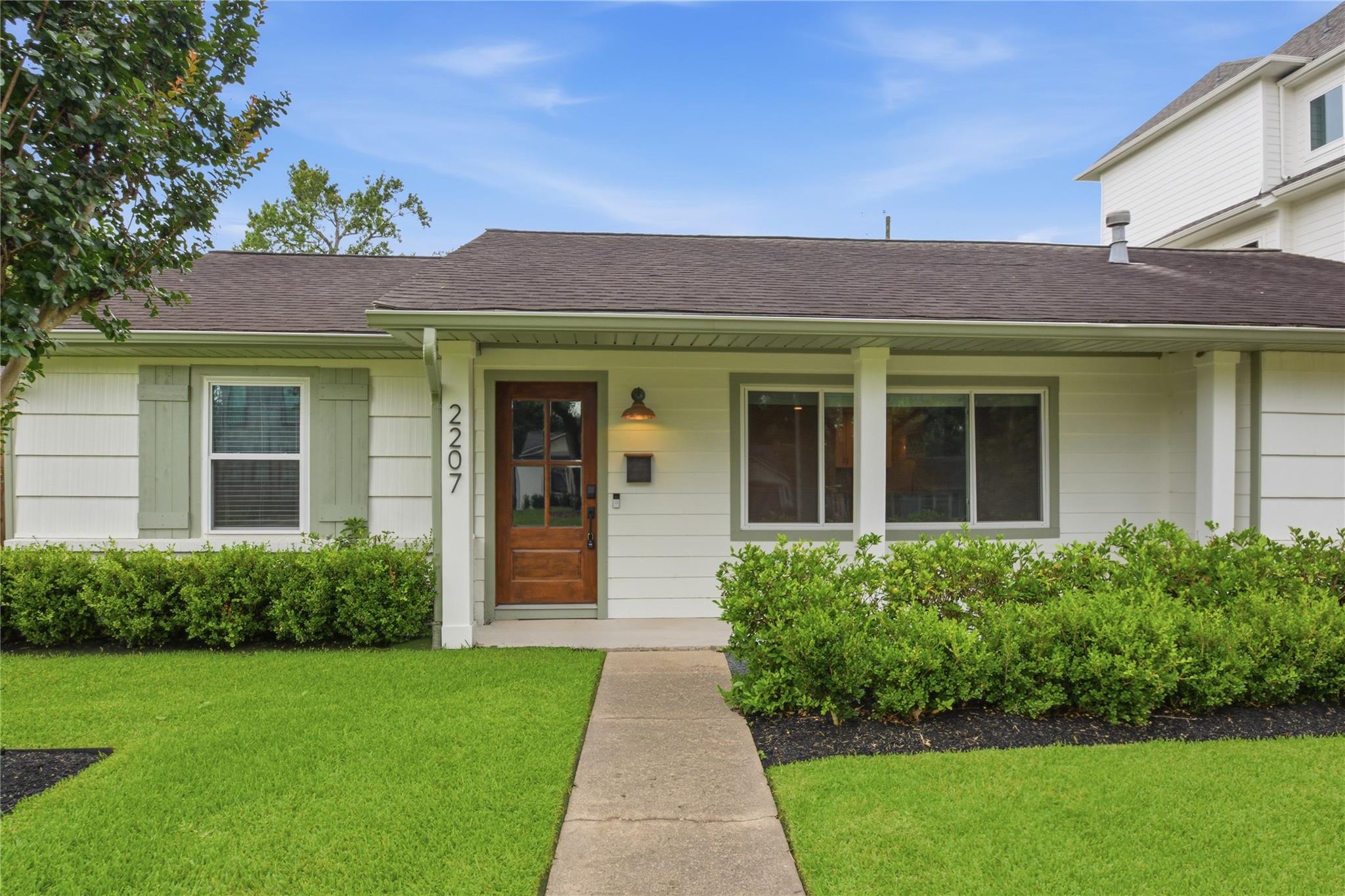 2207 Saxon Drive