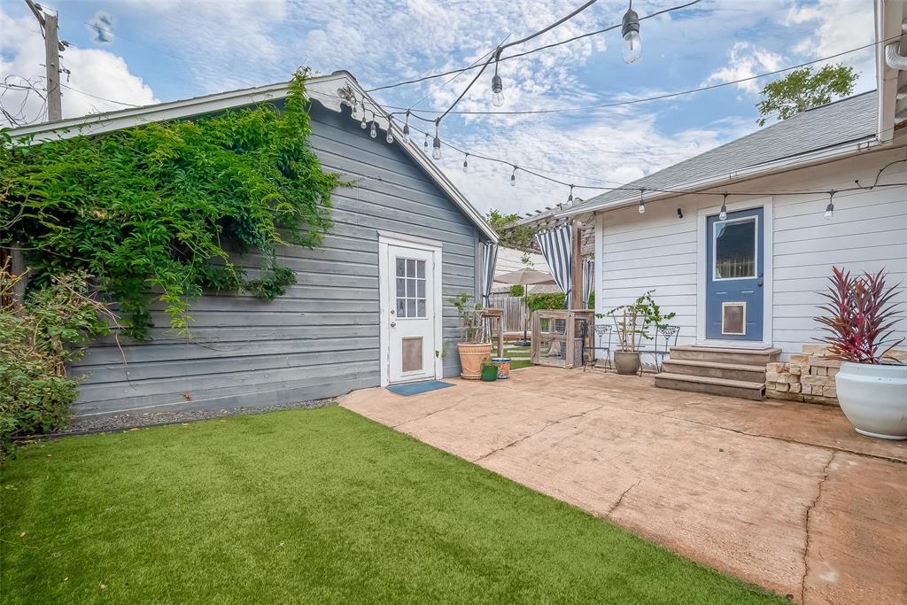 1039 Alexander Street