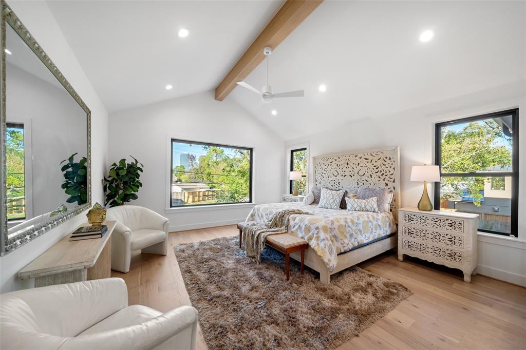 3774 Sunset Boulevard