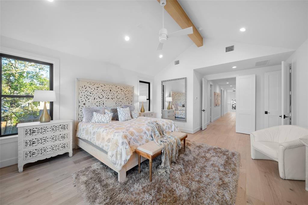3774 Sunset Boulevard