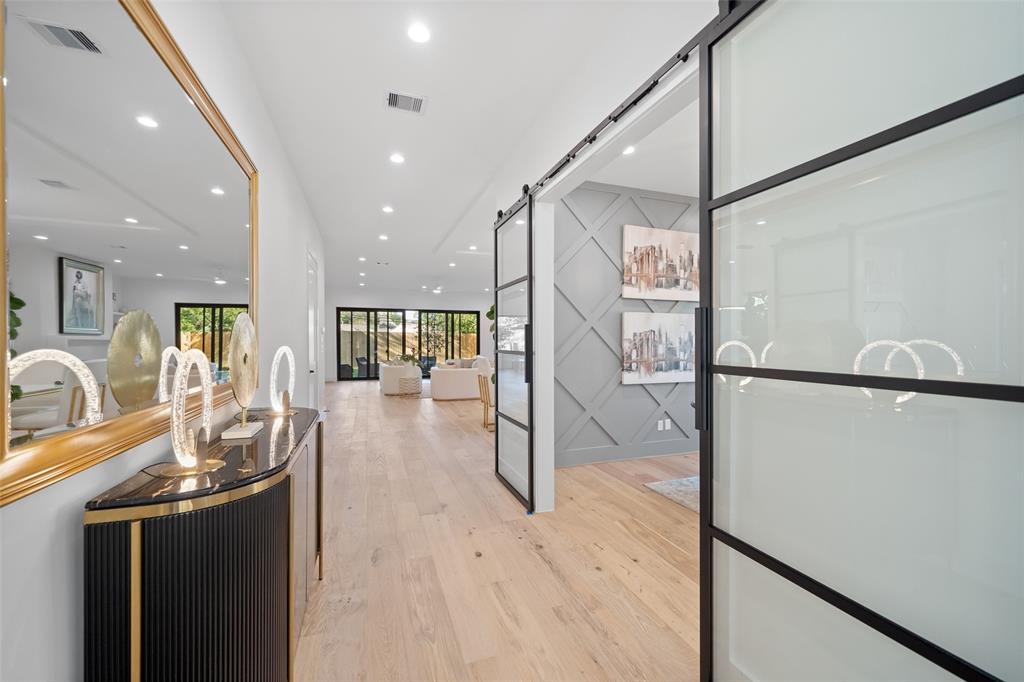 3774 Sunset Boulevard